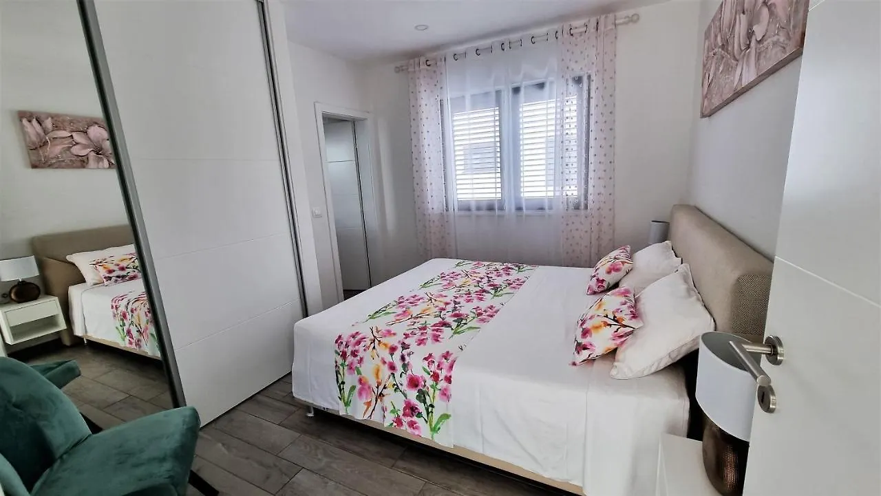 Villa KALINAGO - PRIVATE POOL - SEA VIEW Rovanjska 0*,  Croazia